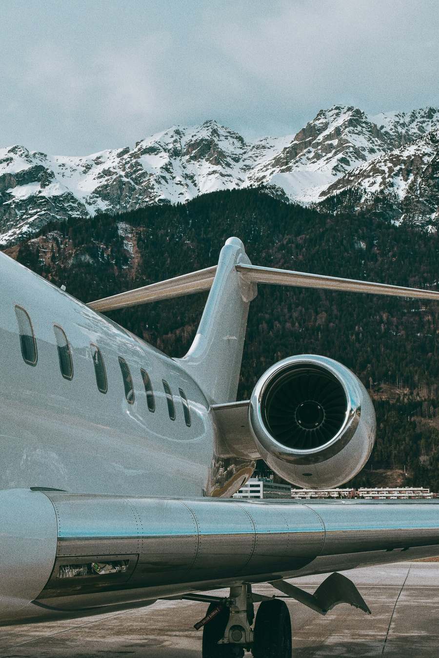 Close view of a jet engine nacelle
